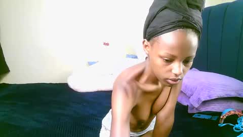 Snapshot of trazic_ chatting on 10.16.25 trazic_ online show from 10.16.25