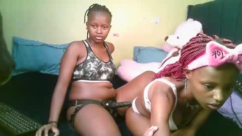 Snapshot of trazic_ chatting on 10.19.25 trazic_ online show from 10.19.25