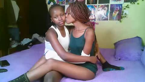 Snapshot of trazic_ chatting on 11.17.25 trazic_ online show from 11.17.25