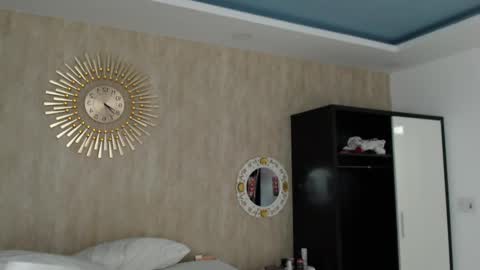 Sarah And Jon online show from 12.27.24