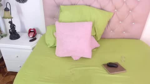 Snapshot of triana_crimson chatting on 02.01.25 triana_crimson online show from 02.01.25