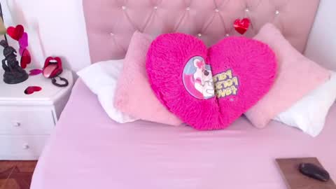 Snapshot of triana_crimson chatting on 02.19.25 triana_crimson online show from 02.19.25