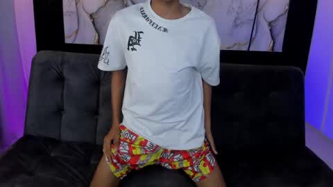Snapshot of triiangel_latinboy chatting on 06.06.26 Johan online show from 06.06.26