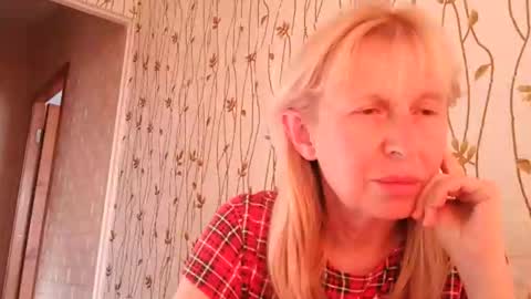 Snapshot of trinaadair chatting on 11.20.25 TrinaAdair online show from 11.20.25