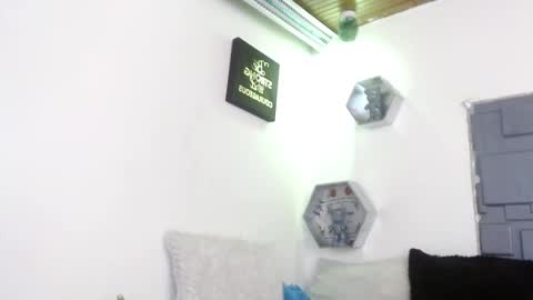 Snapshot of trinity_knox chatting on 10.14.25 trinity_knox online show from 10.14.25
