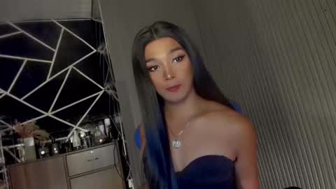 Ms Ella online show from 03.05.25