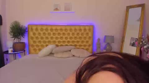 Mia online show from 03.05.26