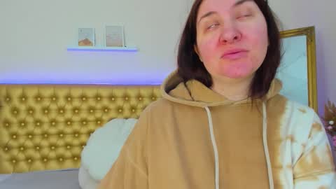 Mia online show from 04.05.26