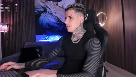 Snapshot of trisstan_ chatting on 01.06.25 Alexander online show from 01.06.25