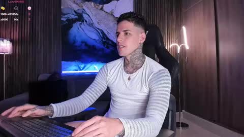 Snapshot of trisstan_ chatting on 02.14.25 Alexander online show from 02.14.25