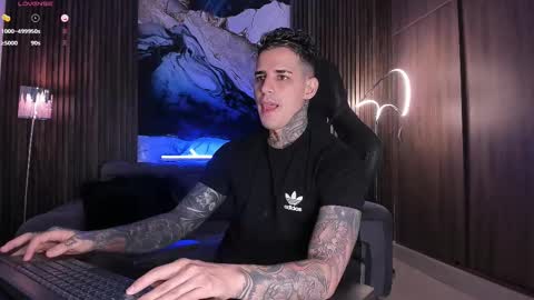 Snapshot of trisstan_ chatting on 09.08.25 Alexander online show from 09.08.25