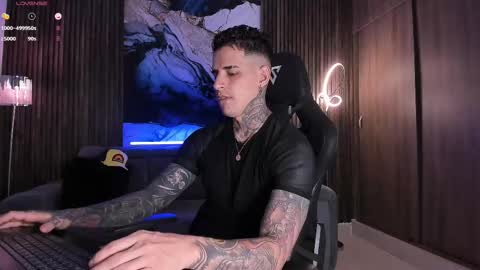 Snapshot of trisstan_ chatting on 09.26.25 Alexander online show from 09.26.25