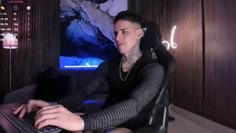 Snapshot of trisstan_ chatting on 09.29.25 Alexander online show from 09.29.25