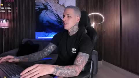 Snapshot of trisstan_ chatting on 10.26.25 Alexander online show from 10.26.25