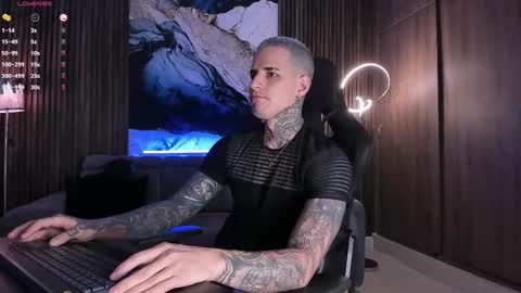 Snapshot of trisstan_ chatting on 10.27.25 Alexander online show from 10.27.25