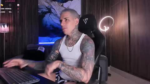 Snapshot of trisstan_ chatting on 10.28.25 Alexander online show from 10.28.25