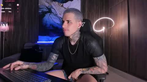 Snapshot of trisstan_ chatting on 10.30.25 Alexander online show from 10.30.25