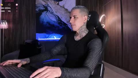 Snapshot of trisstan_ chatting on 11.04.25 Alexander online show from 11.04.25