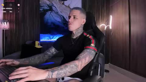 Snapshot of trisstan_ chatting on 11.07.25 Alexander online show from 11.07.25