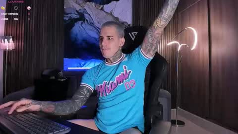 Snapshot of trisstan_ chatting on 11.18.25 Alexander online show from 11.18.25