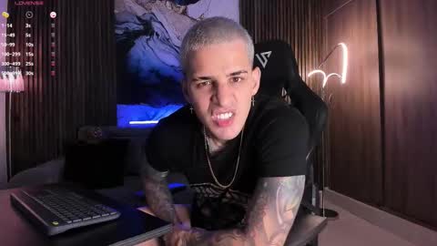 Snapshot of trisstan_ chatting on 11.19.25 Alexander online show from 11.19.25