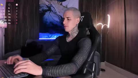 Snapshot of trisstan_ chatting on 12.01.25 Alexander online show from 12.01.25