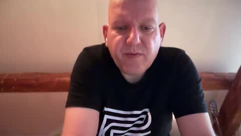 Snapshot of tritonspace chatting on 10.08.25 Triton online show from 10.08.25