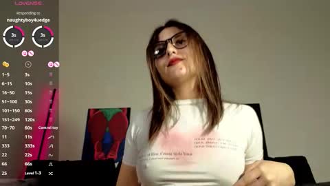 Snapshot of trixibell chatting on 02.14.26 trixibell online show from 02.14.26