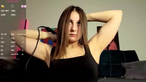 Snapshot of trixibell chatting on 02.28.26 trixibell online show from 02.28.26