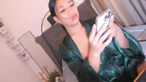 trixiebayeserra online show from 10.13.25