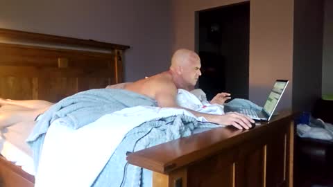 trojanswingers online show from 12.15.25