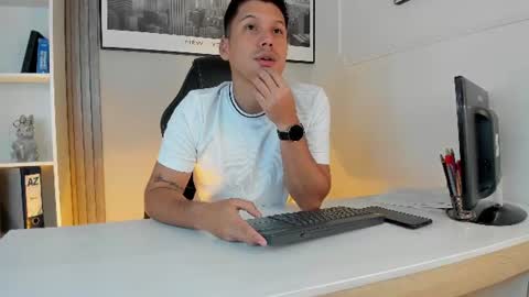 Snapshot of troy_evanss chatting on 08.02.26 Troy online show from 08.02.26