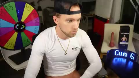 Snapshot of troy_greenxo chatting on 02.03.25 Troy Green online show from 02.03.25