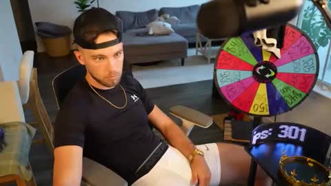 Snapshot of troy_greenxo chatting on 10.20.25 Troy Green online show from 10.20.25