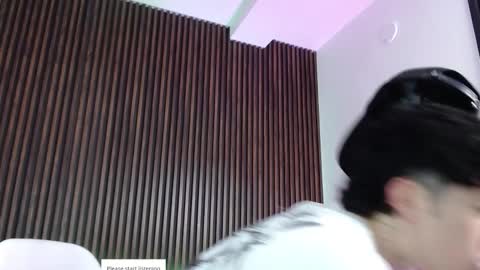 Snapshot of troy_rouge chatting on 10.01.25 Troy online show from 10.01.25
