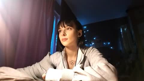 Snapshot of trudymersereau chatting on 12.23.25 Poly online show from 12.23.25