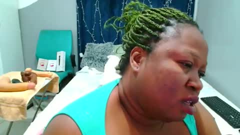 Snapshot of truebella30 chatting on 11.30.25 TrueBella30 online show from 11.30.25