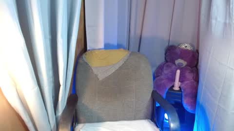 Snapshot of ts_afamhunterxx chatting on 03.09.25 Goddess Mira online show from 03.09.25