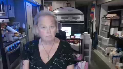 Snapshot of ts_evangeline chatting on 10.19.25 Evangeline online show from 10.19.25