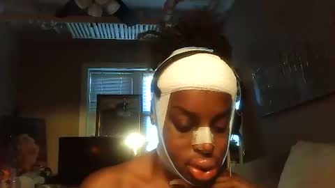 Amber White online show from 12.14.25