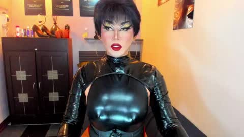 Nicoleeee online show from 05.20.26
