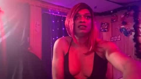 Snapshot of tsnitra chatting on 12.18.25 TsNitra online show from 12.18.25