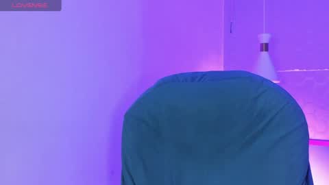 Snapshot of tsuki_maru chatting on 04.22.26 Maru online show from 04.22.26