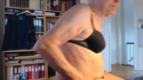 Snapshot of tubaist chatting on 02.26.25 FINN but call me NANNA online show from 02.26.25