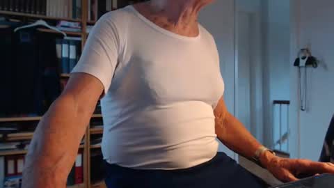 Snapshot of tubaist chatting on 02.27.25 FINN but call me NANNA online show from 02.27.25