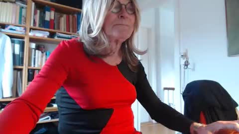 Snapshot of tubaist chatting on 11.05.25 FINN but call me NANNA online show from 11.05.25