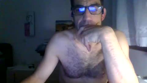 Snapshot of tufollamigoespecial chatting on 10.29.25 tufollamigoespecial online show from 10.29.25