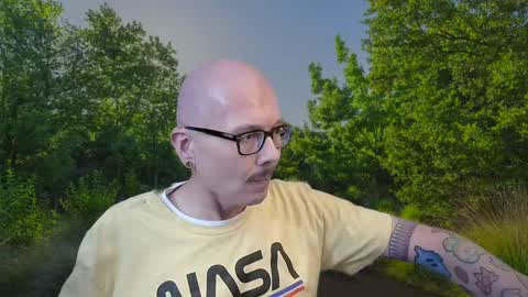 Snapshot of tumbles05 chatting on 10.26.25 tumbling through online show from 10.26.25