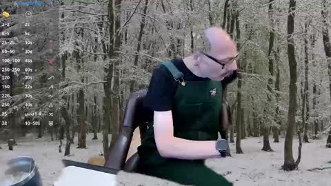 Snapshot of tumbles05 chatting on 12.14.25 tumbling through online show from 12.14.25