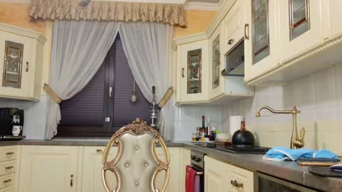 Tunde online show from 03.04.25